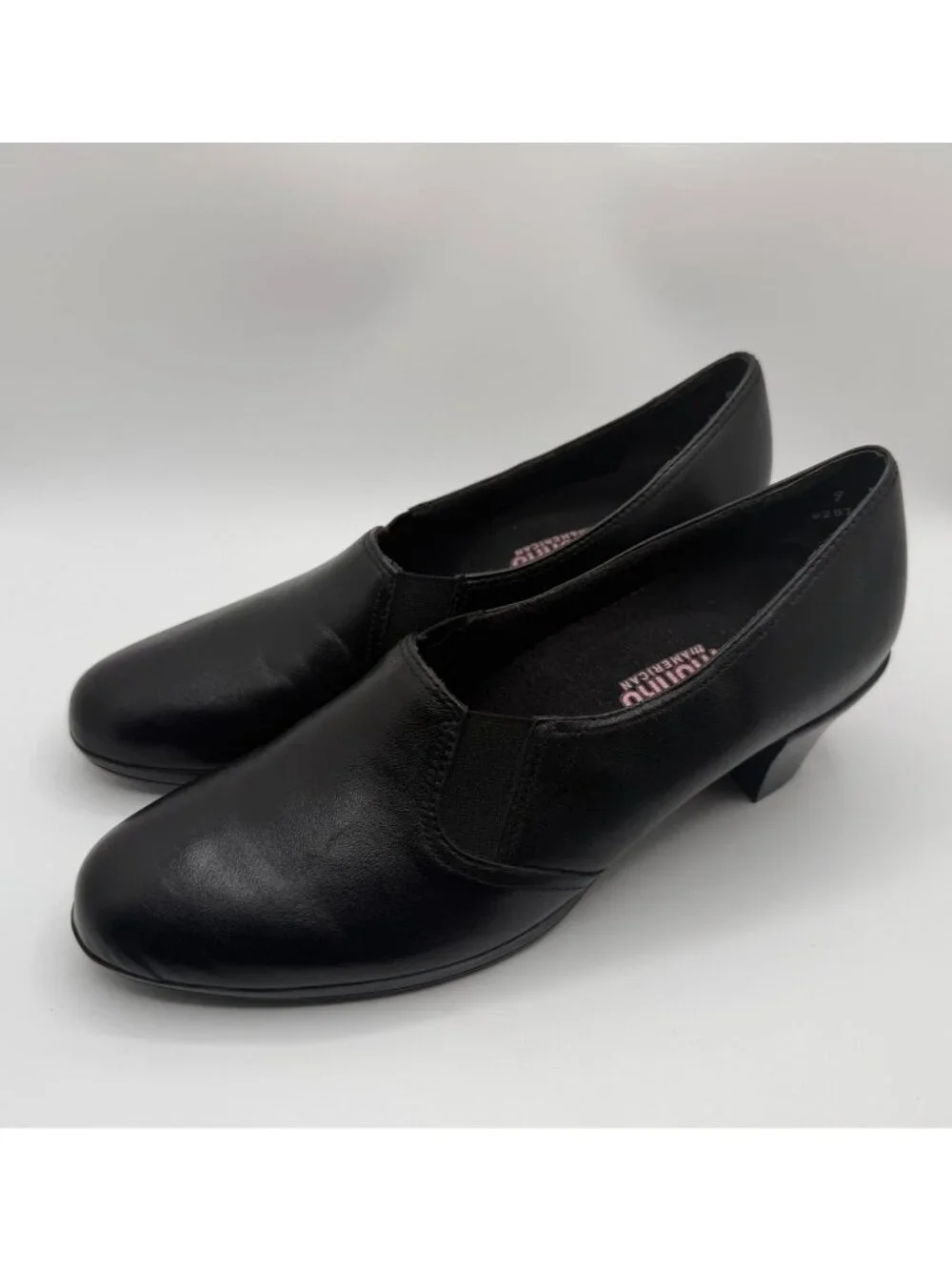 Munro American Comfort Pumps Women Size 9M Black Leather Slip-On Low Heel Shoes